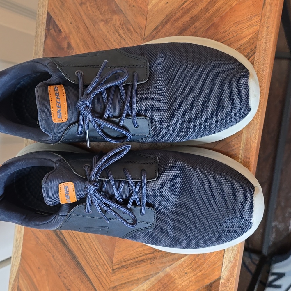 Sketchers mens Size 11 shoes. No original box. Great condition